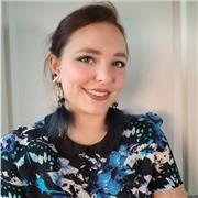 Passionnée de couture, je suis là pour vous donner tous les trucs et astuces pour donner vie à vos idées